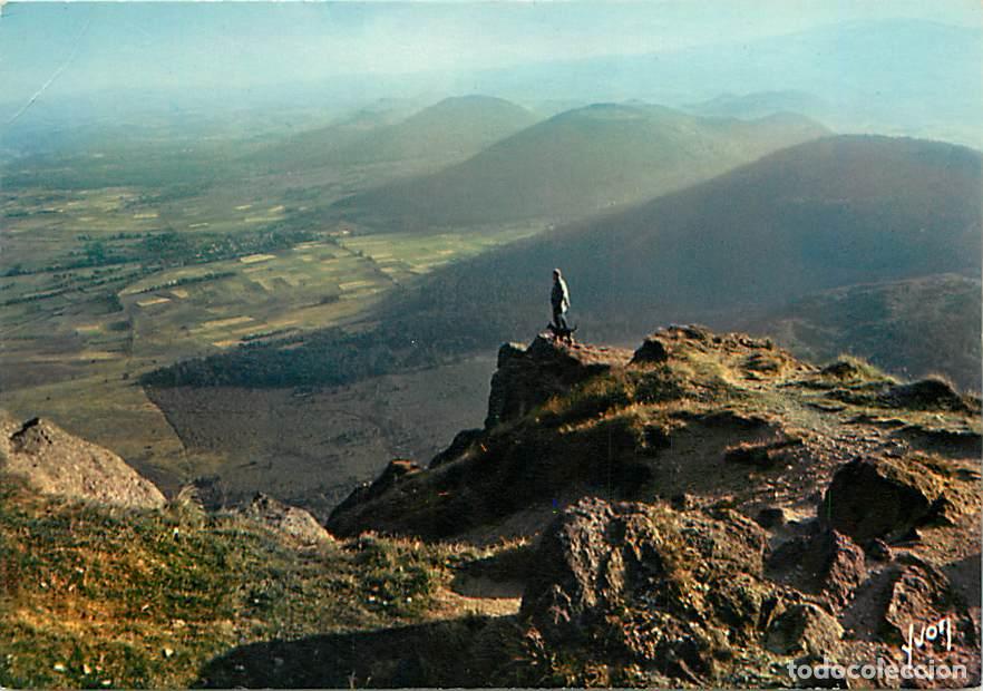 Cartes Postales: Francia - 63 - Le Puy de Dome - Vue sur les Volcans &eacute;teints qui forment les Monts D&ocirc;me prise du som