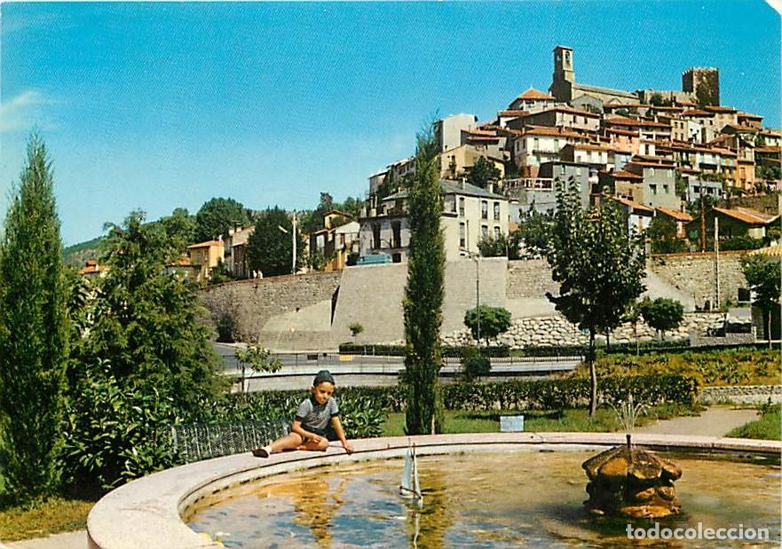 Postcards: Francia - 66 - Vernet les Bains - Vue sur le vieux Vernet - Fontaine - CPM - Voir Scans Recto-Verso