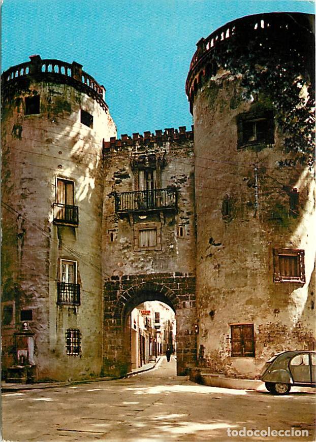Cartoline: Francia - 66 - C&eacute;ret - Porte de France - Vieilles pierres - Automobiles - 2CV - CPM - Voir Scans Rec