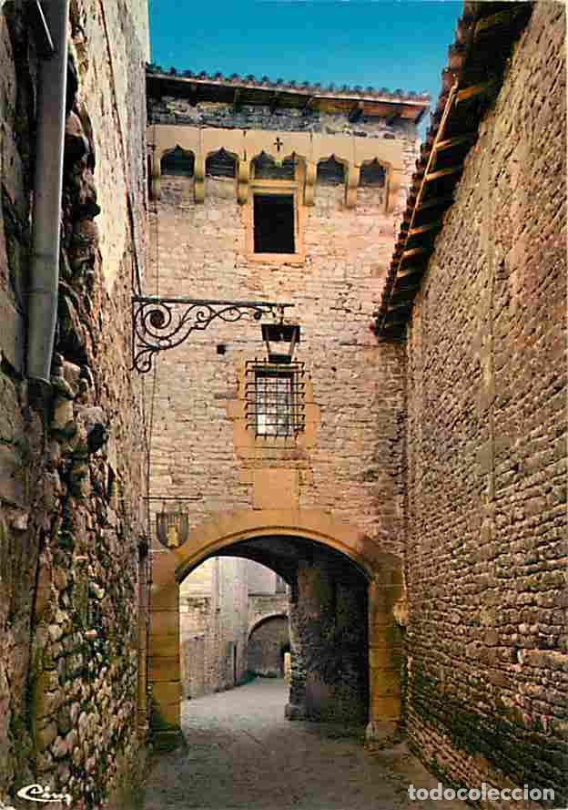 Postales: Francia - 69 - Chazay d'Azergues - Entr&eacute;e de la Tour - Vieilles pierres - CPM - Voir Scans Recto-Ver
