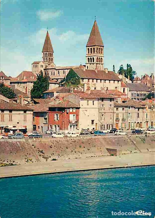 Postales: Francia - 71 - Tournus - L'Abbatiale St-Philibert dominant le vieux quartier - Automobiles - Flamme