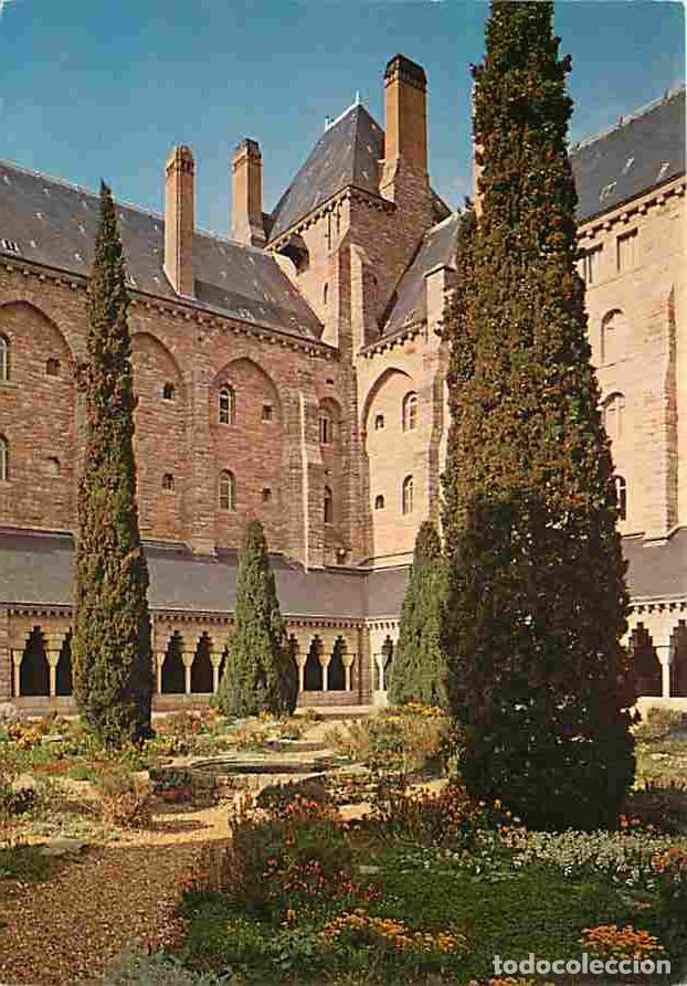 Postales: Francia - 72 - Solesmes - Abbaye Saint Pierre - Le nouveau clo&icirc;tre et la tour du Nord-Est - CPM - Vo