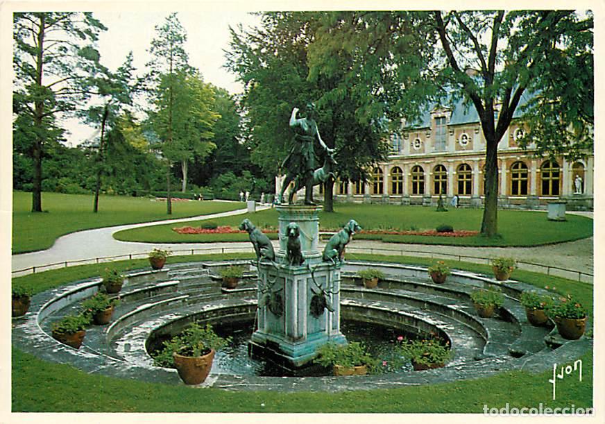 Cartes Postales: Francia - 77 - Fontainebleau - Palais de Fontainebleau - Le Ch&acirc;teau - La Fontaine et le Jardin de Di