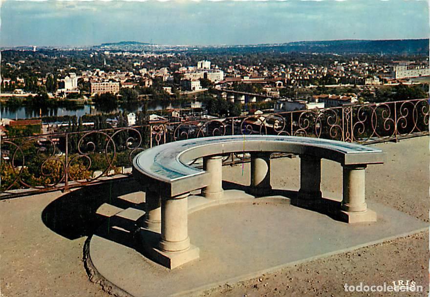 Cartes Postales: Francia - 78 - Saint Germain en Laye - Sur la terrasse au rond-point du rosarium la table d'orient