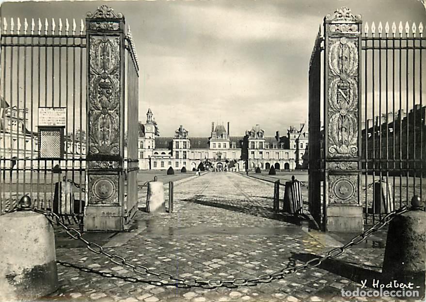Cartes Postales: Francia - 77 - Fontainebleau - Palais de Fontainebleau - Entr&eacute;e principale donnant sur la cour des A
