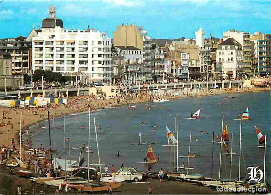 Postales: Francia - 85 - Les Sables d'Olonne - La Plage - Le Remblai et la Base des d&eacute;riveurs et Planches &agrave; Vo