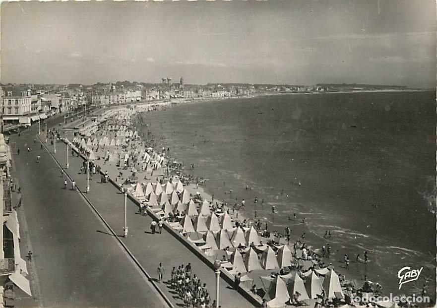 Postales: Francia - 85 - Les Sables d'Olonne - Vue G&eacute;n&eacute;rale de la Plage - CPSM grand format - Voir Timbre - CP