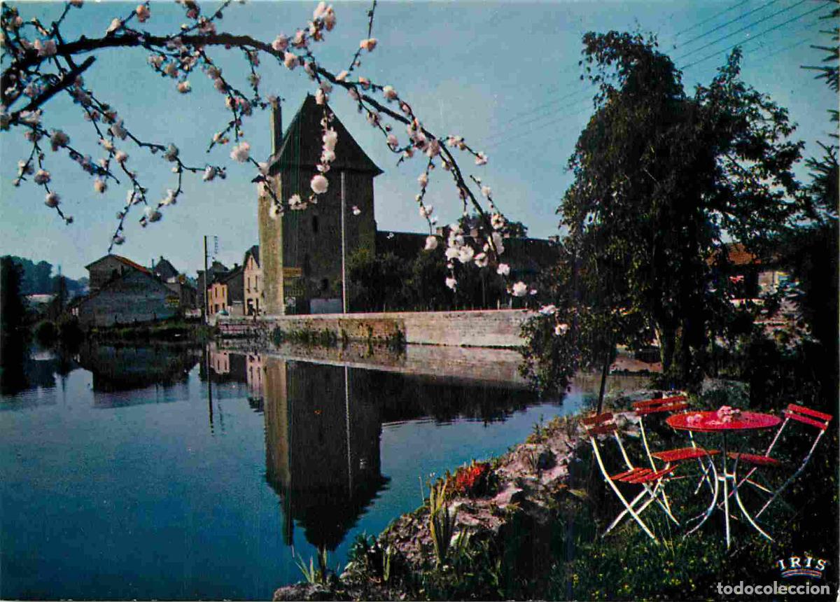 Postales: Francia - 87 - Peyrat le Ch&acirc;teau - La Tour - ancienne denneure des princes de La Tour au bord du Lac