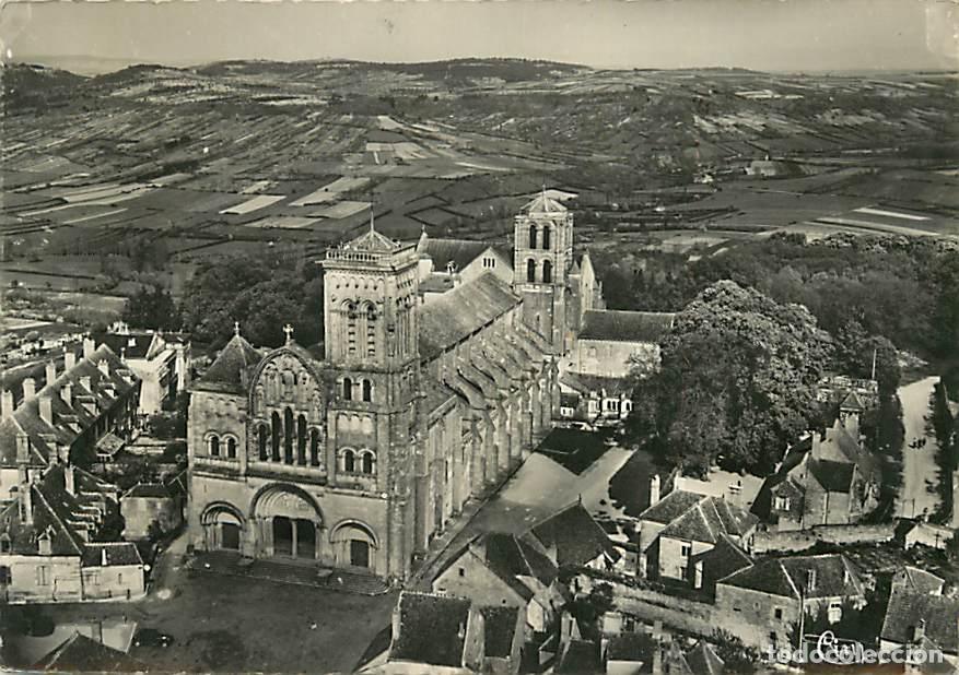 Postales: Francia - 89 - V&eacute;zelay - La Basilique Sainte Madeleine - Vue a&eacute;rienne - CPSM grand format - Voir Tim