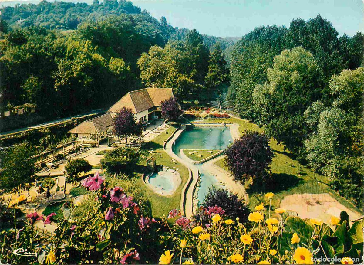 Postales: Francia - 72 - Saint Leonard des Bois - Le Touring-H&ocirc;tel son golf sa piscine - Fleurs - CPM - Voir S