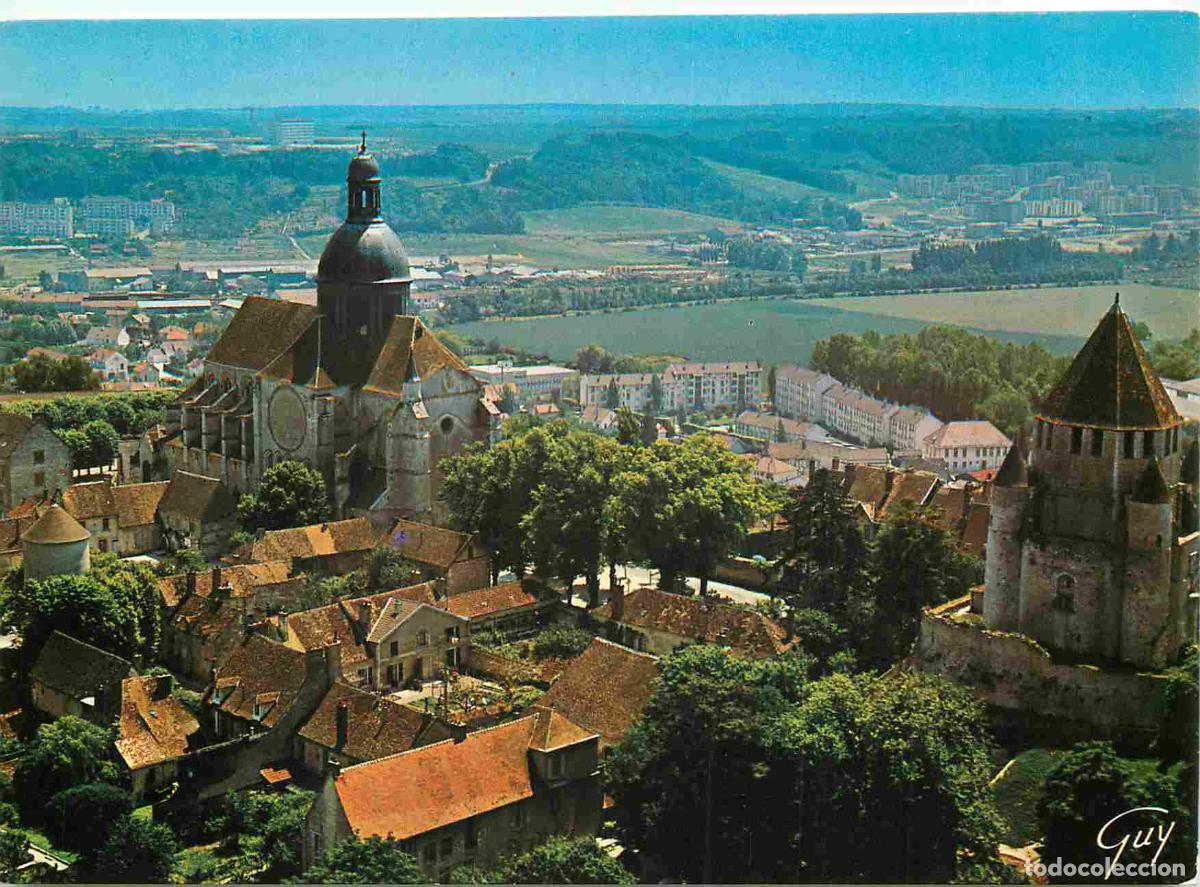 Postales: Francia - 77 - Provins - Eglise St-Quiriace - La place du Clo&icirc;tre et la Tour de C&eacute;sar - CPM - Voir S