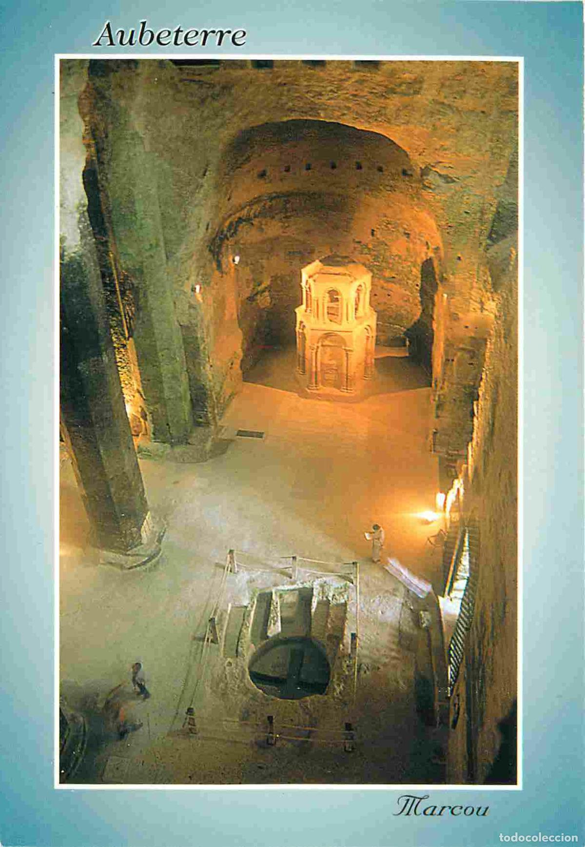 Postales: Francia - 16 - Aubeterre sur Dronne - Int&eacute;rieur de l'Eglise monolithe - Le Baptist&egrave;re et ie Reliquai