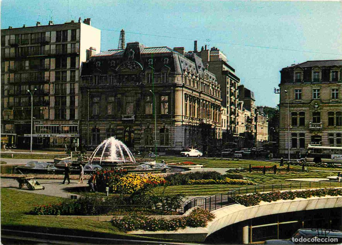 Cartoline: Francia - 72 - Le Mans - Place de la R&eacute;publique - les jardins et le jet d'eau - au fond la Chambre d