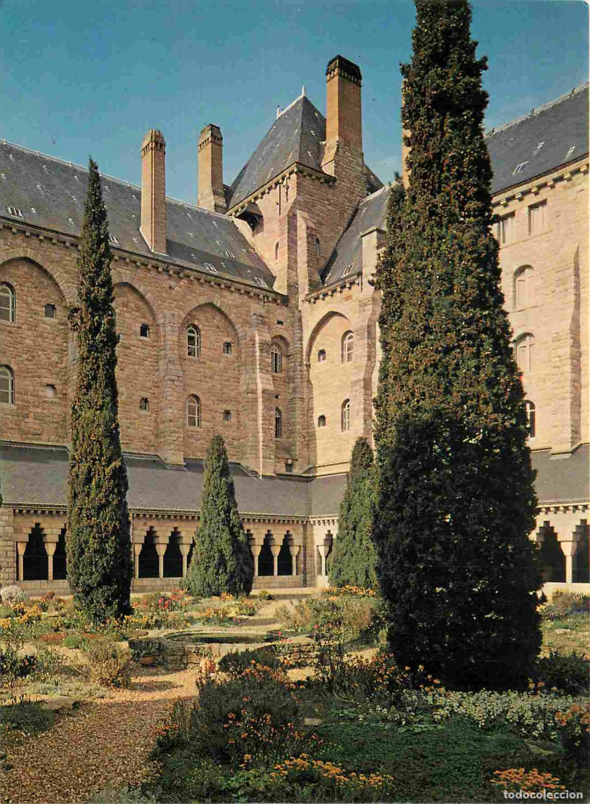 Postales: Francia - 72 - Solesmes - Abbaye Saint Pierre - Le nouveau clo&icirc;tre et la tour du Nord-Est - CPM - Vo