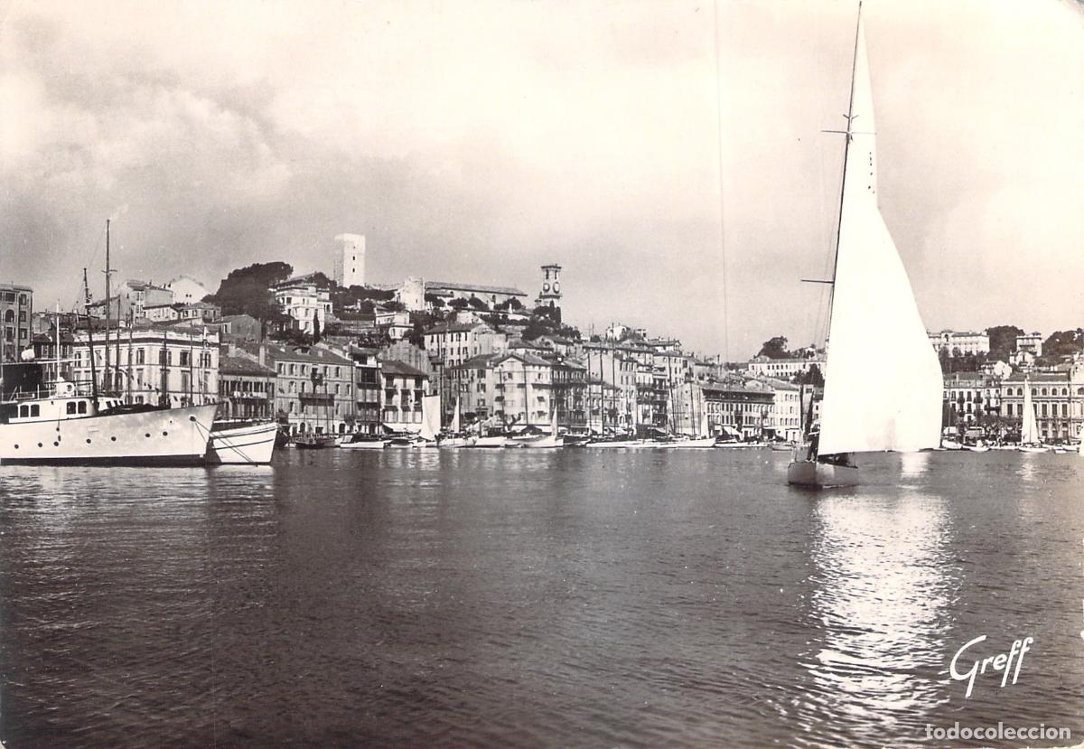 Cartes Postales: Postal CANNES C&ocirc;te d'Azur - Le Port y Le Suquet con Velero. Foto Real