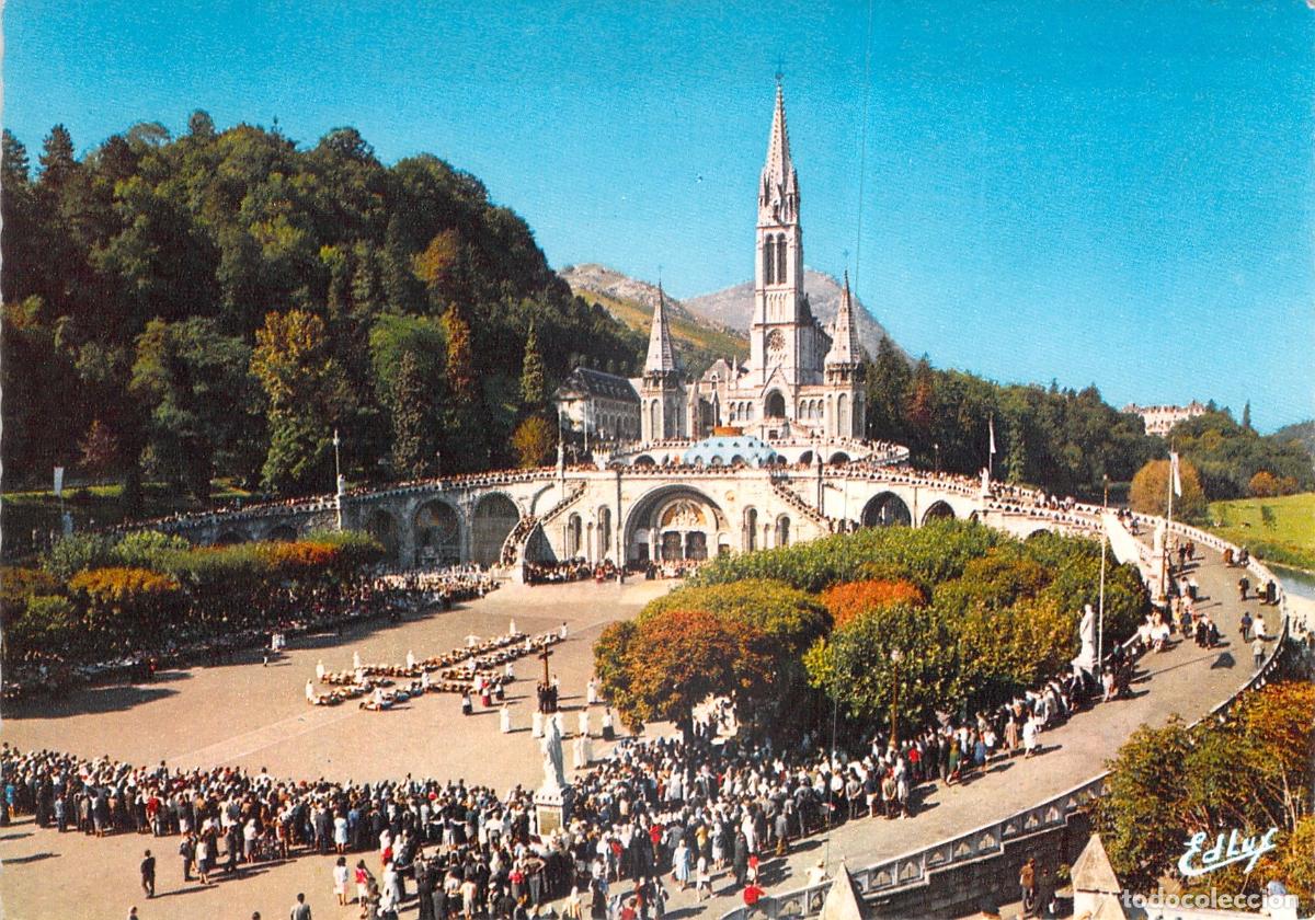 Postkarten: Postal Lourdes Francia Procesi&oacute;n de Enfermos El Camino de la Cruz C. 1970