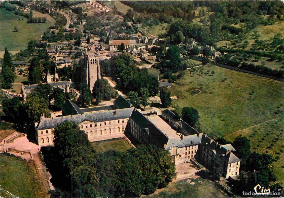 Postais: France - Carte Postale - 27 - Le Bec Hellouin - L'Abbaye - Vue a&eacute;rienne - CPM - Voir Scans Recto-Ver