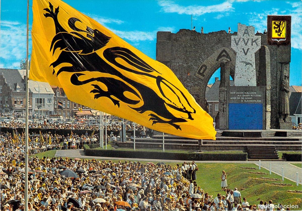 Postcards: Postal de Diksmuide B&eacute;lgica Bandera de Flandes y Monumentos