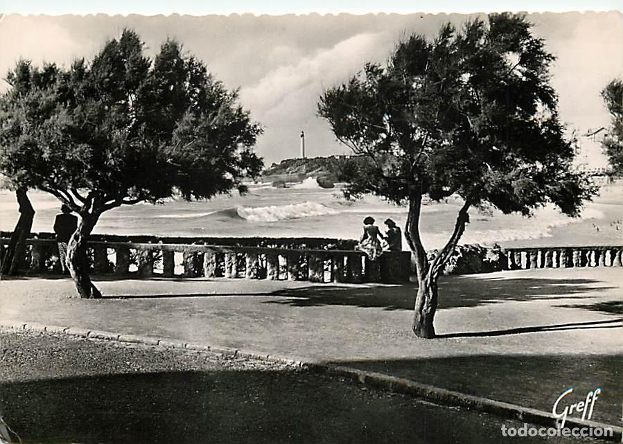 Postcards: Francia - Carte Postale - 64 - Biarritz - Le Phare et la Promenade des Tamaris - Anim&eacute;e - CPSM grand