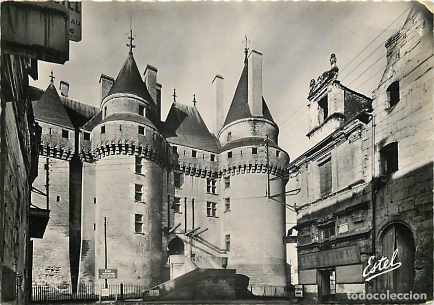 Postcards: Francia - Carte Postale - 37 - Langeais - L'Entr&eacute;e du Ch&acirc;teau et la Maison de Rabelais - Mention Pho