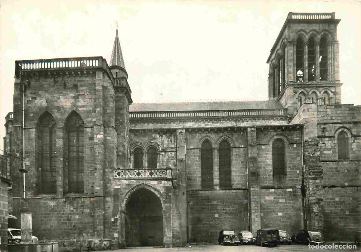 Postcards: Francia - Carte Postale - 63 - Billom - Eglise Saint Cerneuf - Automobiles - Carte dentel&eacute;e - CPSM g