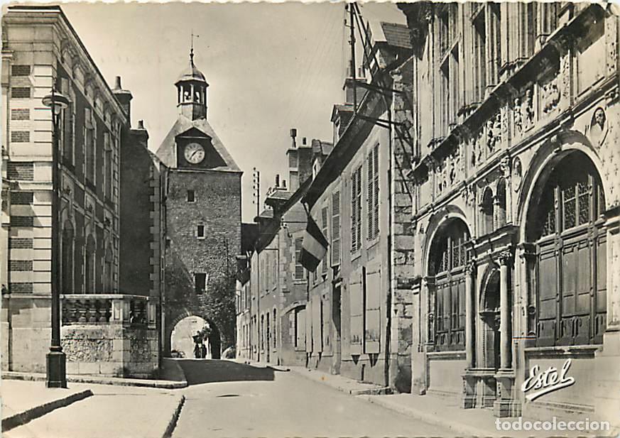 Cartes Postales: Francia - Carte Postale - 45 - Beaugency - Rue du Change et Tour de l'Horloge - Carte dentel&eacute;e - CPS