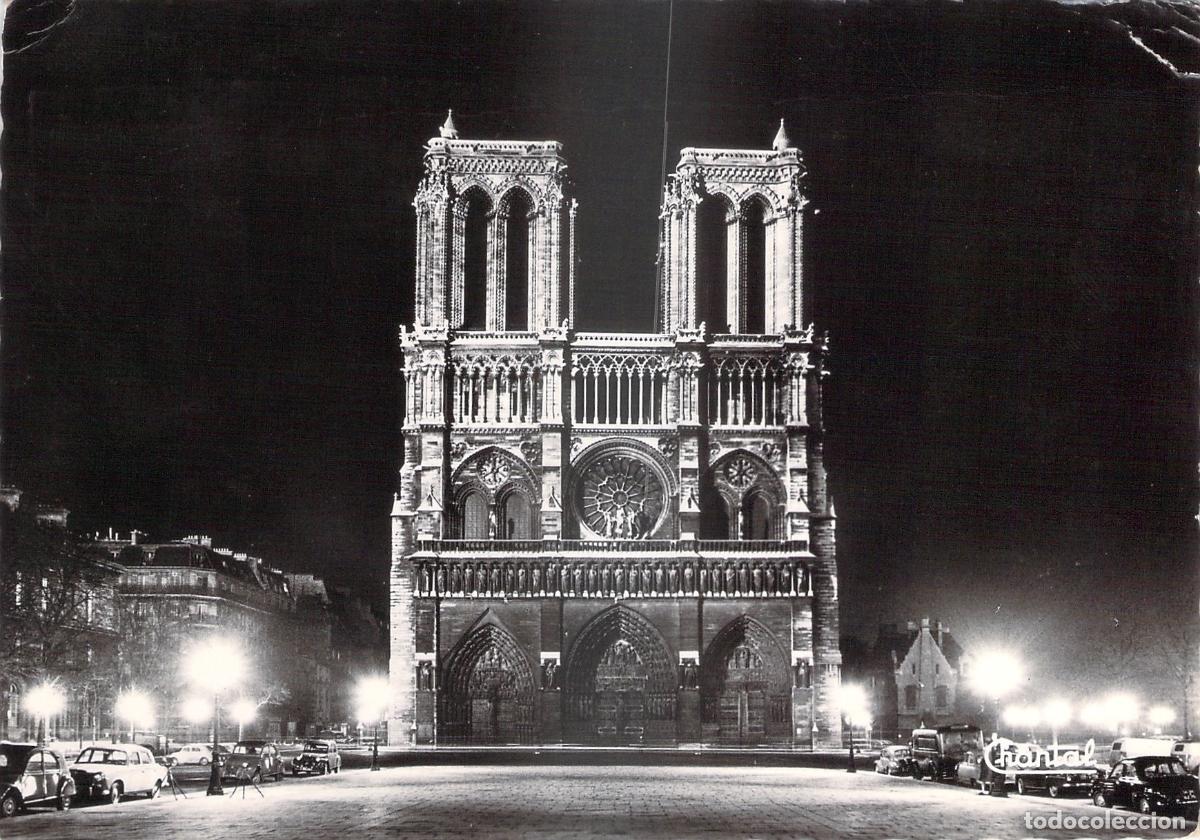 Postcards: Postal de la Catedral de Notre-Dame Iluminada en Par&iacute;s, Francia