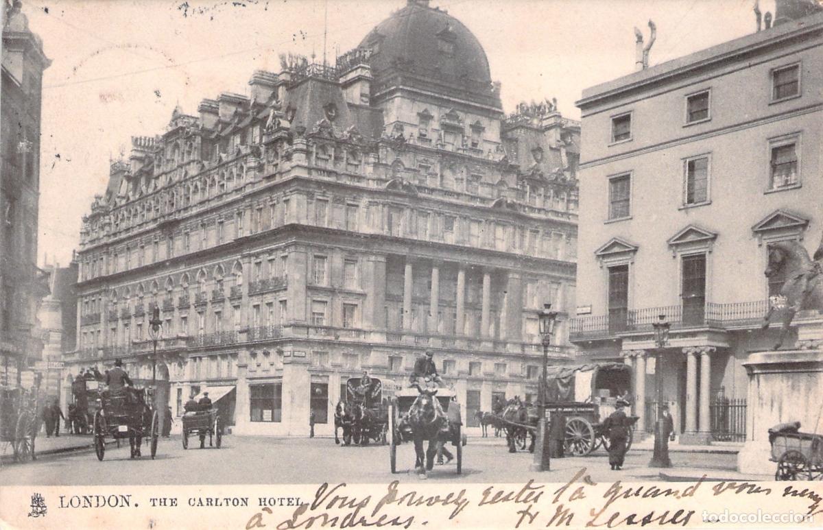 Postales: Postal de Londres, The Carlton Hotel con Carruajes de Caballos