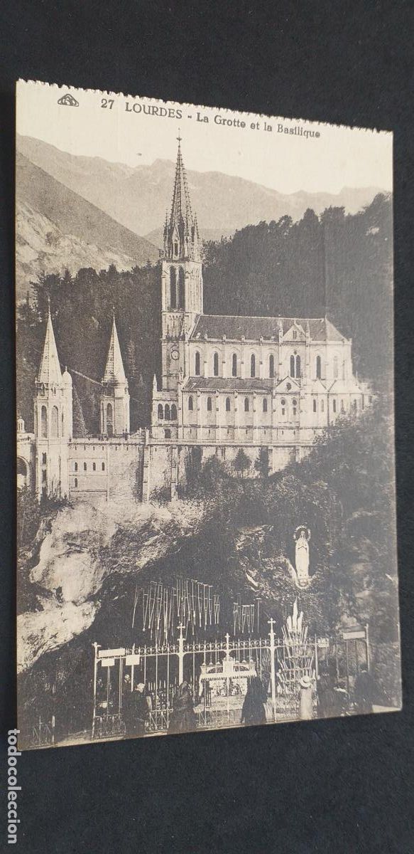 Postales: FRANCIA-V51-LOURDES-140X90mm.-NO ESCRITA-LA GRUTA Y LA BASILICA...