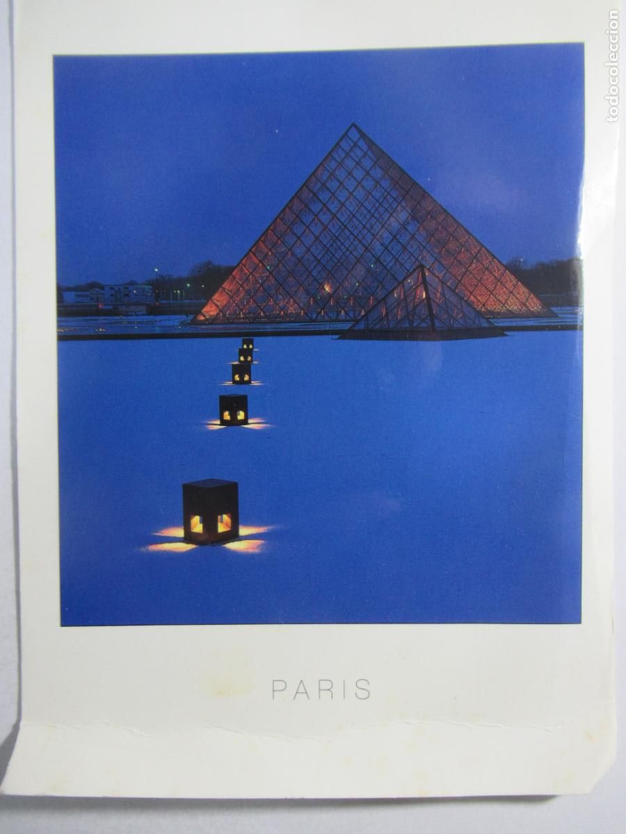 Postales: Par&iacute;s - La Pyramide du Louvre - 17 x 12 cm. - S/C