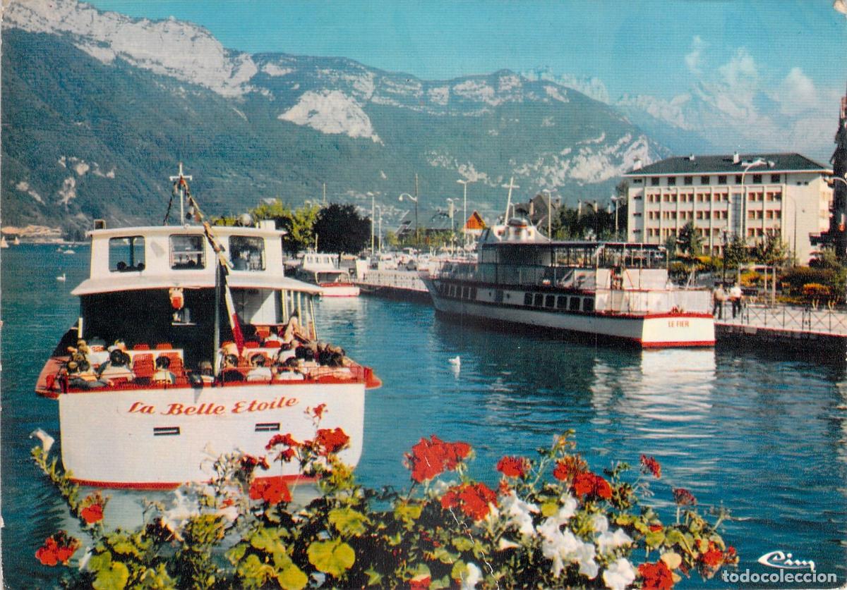 Postales: Postal de Annecy, Francia: Barcos en el Lago y Vista de Monta&ntilde;as
