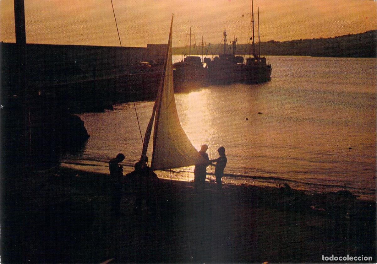 Postales: Postal Atardecer en el Puerto con Velero y Siluetas