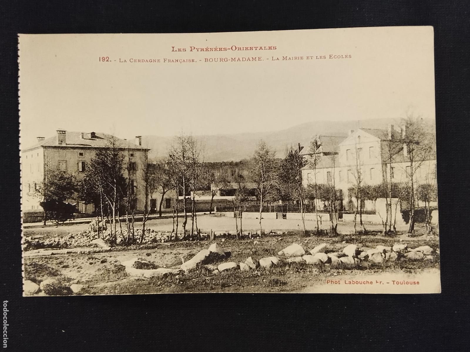 Postales: BOURG MADAME -LA MAIRIE ET LES ECOLES - LABOUCHE 192 -POSTAL ANTIGUA-(115.566)