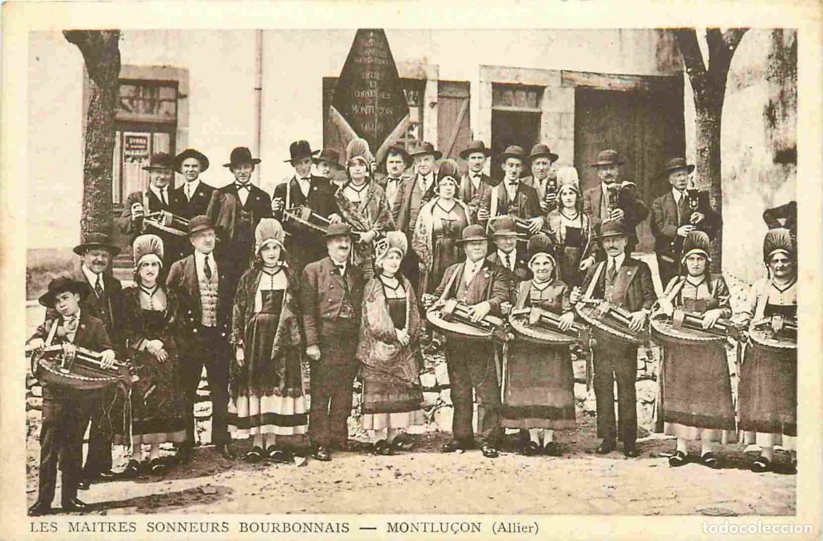 Cartes Postales: Carte Postale Ancienne - 03 - Montlu&ccedil;on - Les maitres sonneurs bourbonnais - Anim&eacute;e - Folklore Sc&egrave;ne
