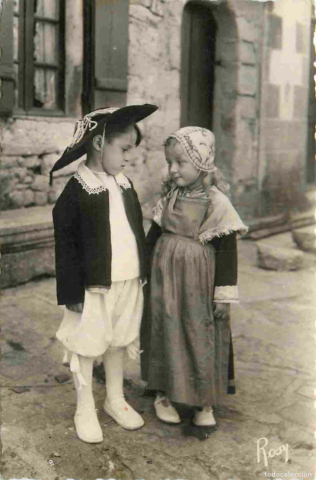 Postales: Carte Postale Ancienne - France - Bretagne - Petits paludiers de kervalet &agrave; Batz sur Mer - grave ent