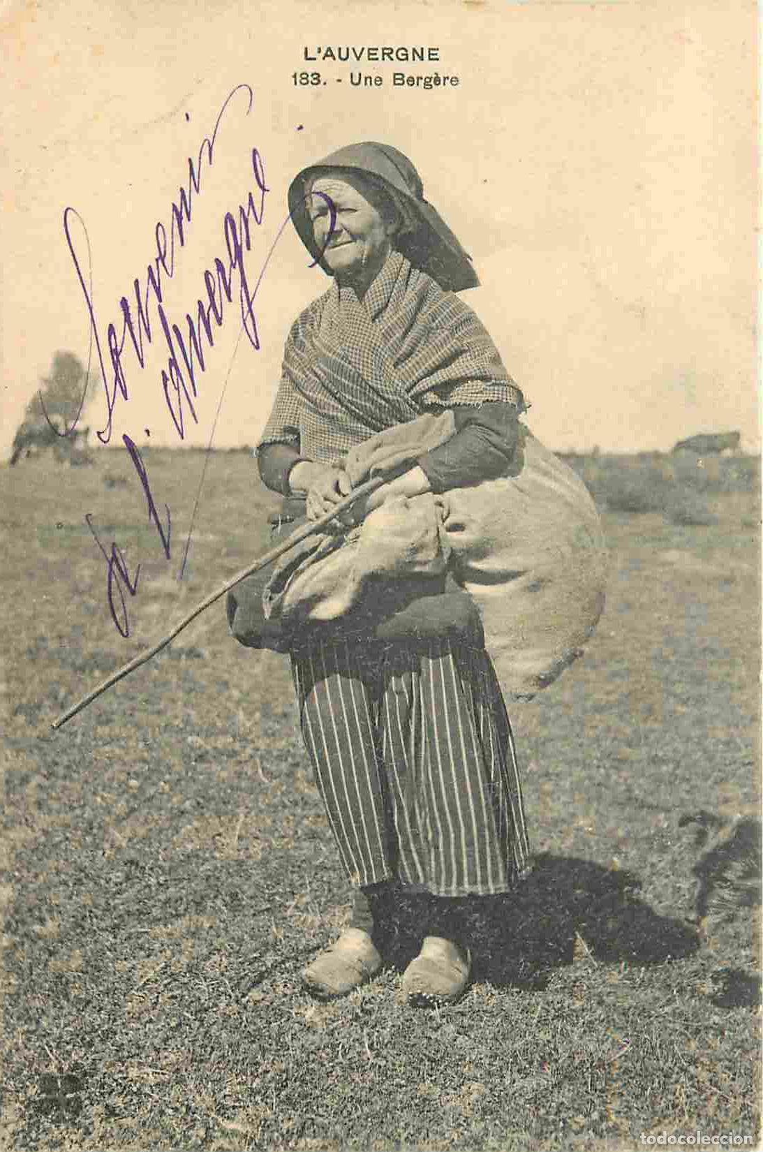 Cartes Postales: Carte Postale Ancienne - France - Auvergne - Une berg&egrave;re - Anim&eacute;e - Folklore Sc&egrave;nes et Types - CPA -