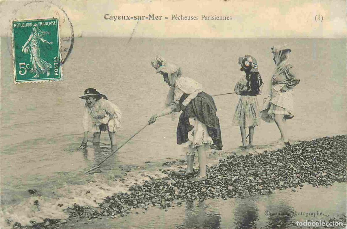 Postcards: Carte Postale Ancienne - 80 - Cayeux sur mer - P&ecirc;cheuses parisiennes - Anim&eacute;e - CPA - Oblit&eacute;ration d