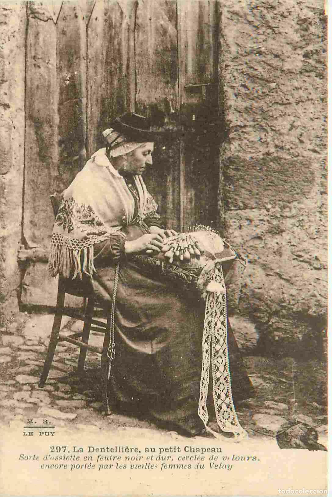 Postkarten: Carte Postale Ancienne - 43 - Velay - La dentelli&egrave;re au petit chapeau sorte d'assiette en feutre noi