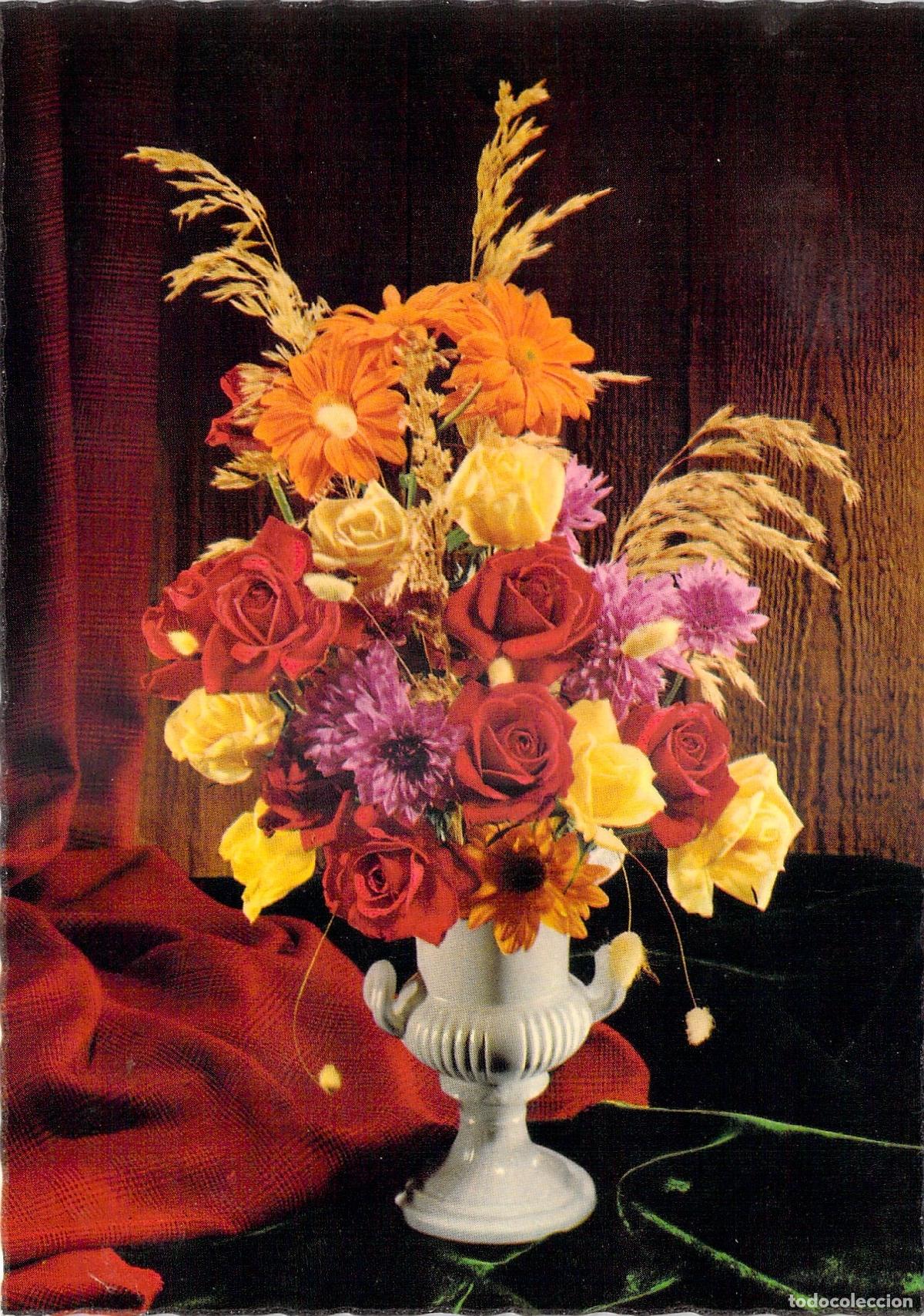 Postales: Postal de Bodeg&oacute;n de Flores con Rosas y Jarr&oacute;n Blanco