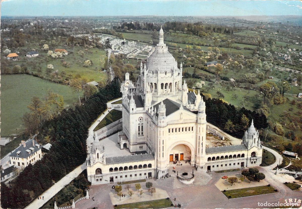Postcards: Postal de la Bas&iacute;lica de Lisieux, Vista A&eacute;rea desde el Cielo, Francia