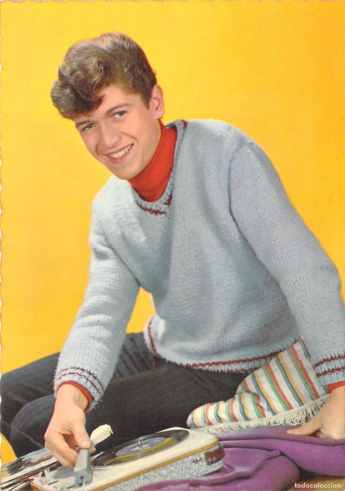 Postales: Postal de Joven con Tocadiscos y Jersey de Punto, Francia