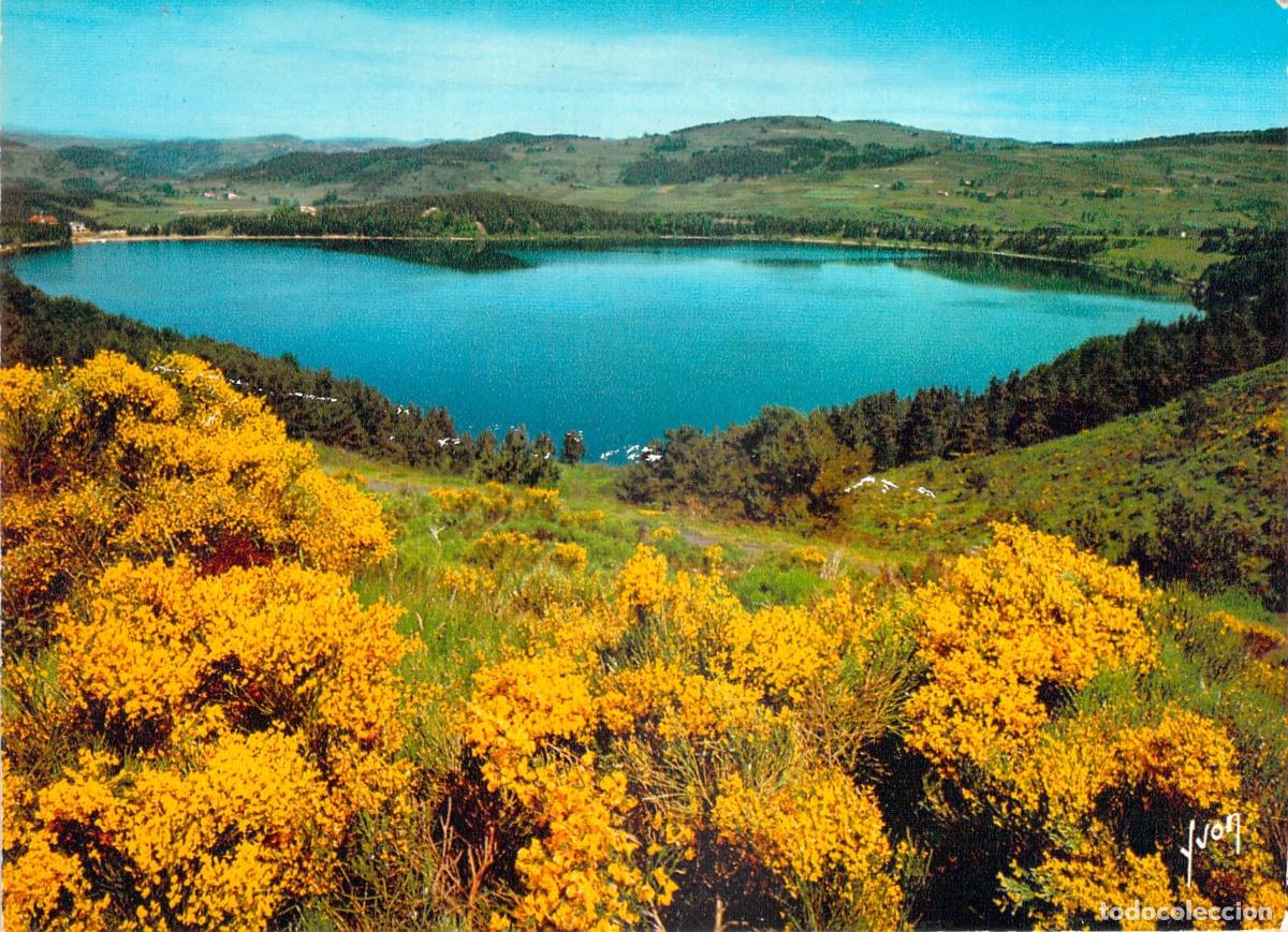 Postales: Postal del Lago de Issarl&egrave;s en Ard&egrave;che, Francia