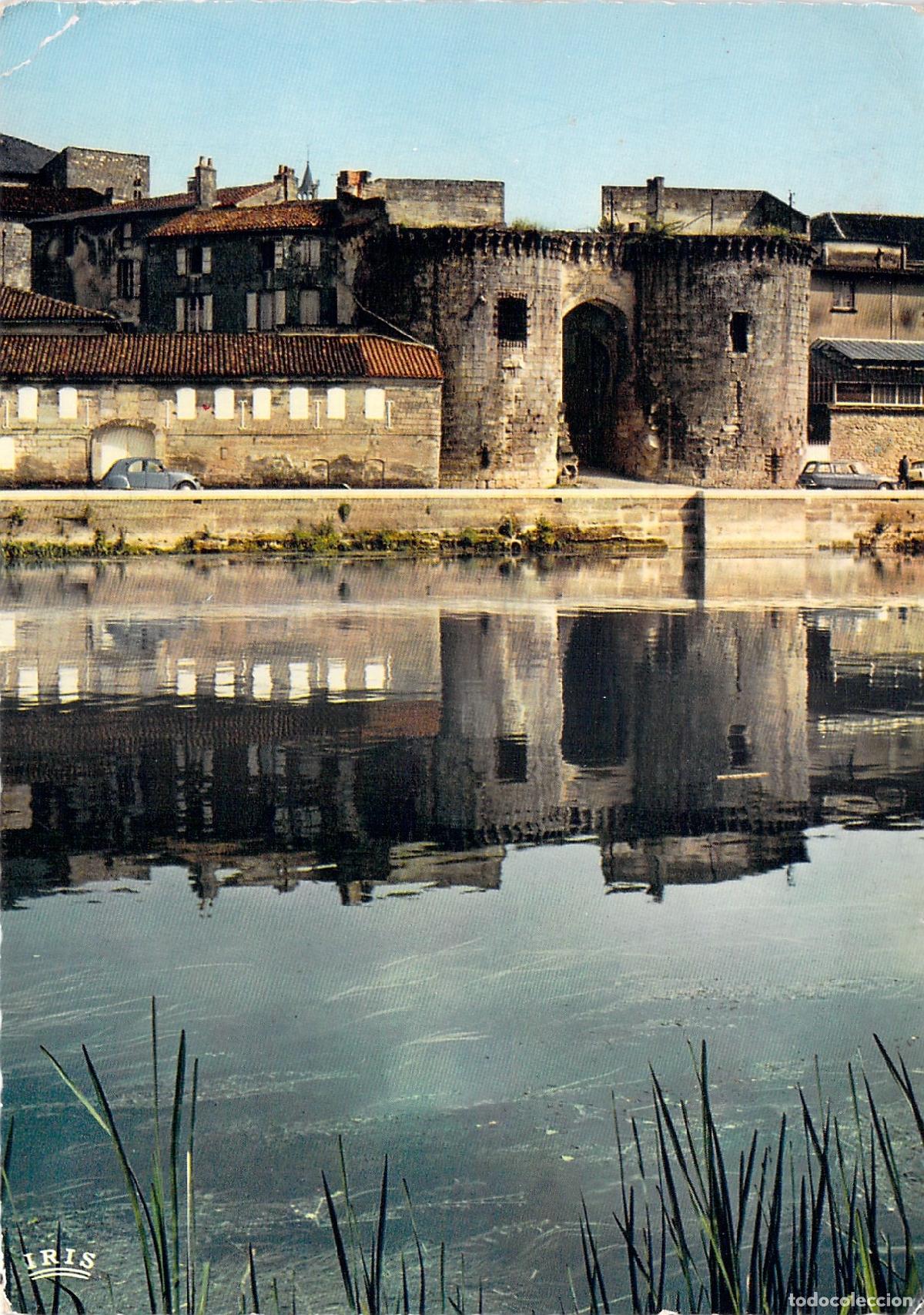 Postales: Postal de las Viejas Torres y Porte Saint-Jacques en Cognac, Francia