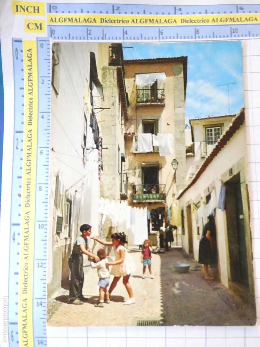 Postales: POSTAL DE PORTUGAL. LISBOA BARRIO T&Iacute;PICO ALFAMA NI&Ntilde;OS. 2310