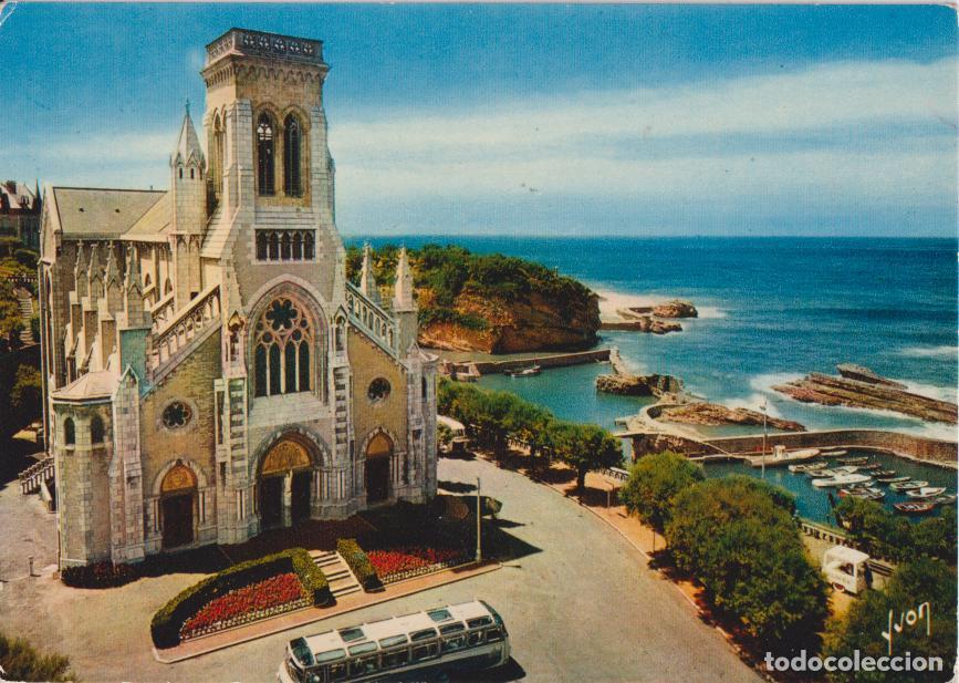 Postales: FRANCIA, BIARRITZ, IGLESIA SAINTE-EUG&Eacute;NIE ET LE PORT DES P&Ecirc;CHEURS &ndash; ED.D&rsquo;ART YVON 2940 &ndash; S/C