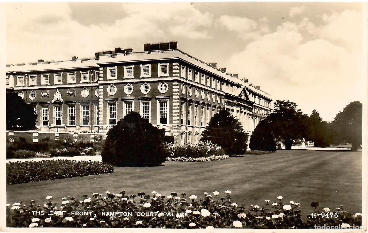 Postales: N&ordm; K-9476-The East front Hampton Court Palace. London. England. Circulada en 1958. ED. VALENTINE & S