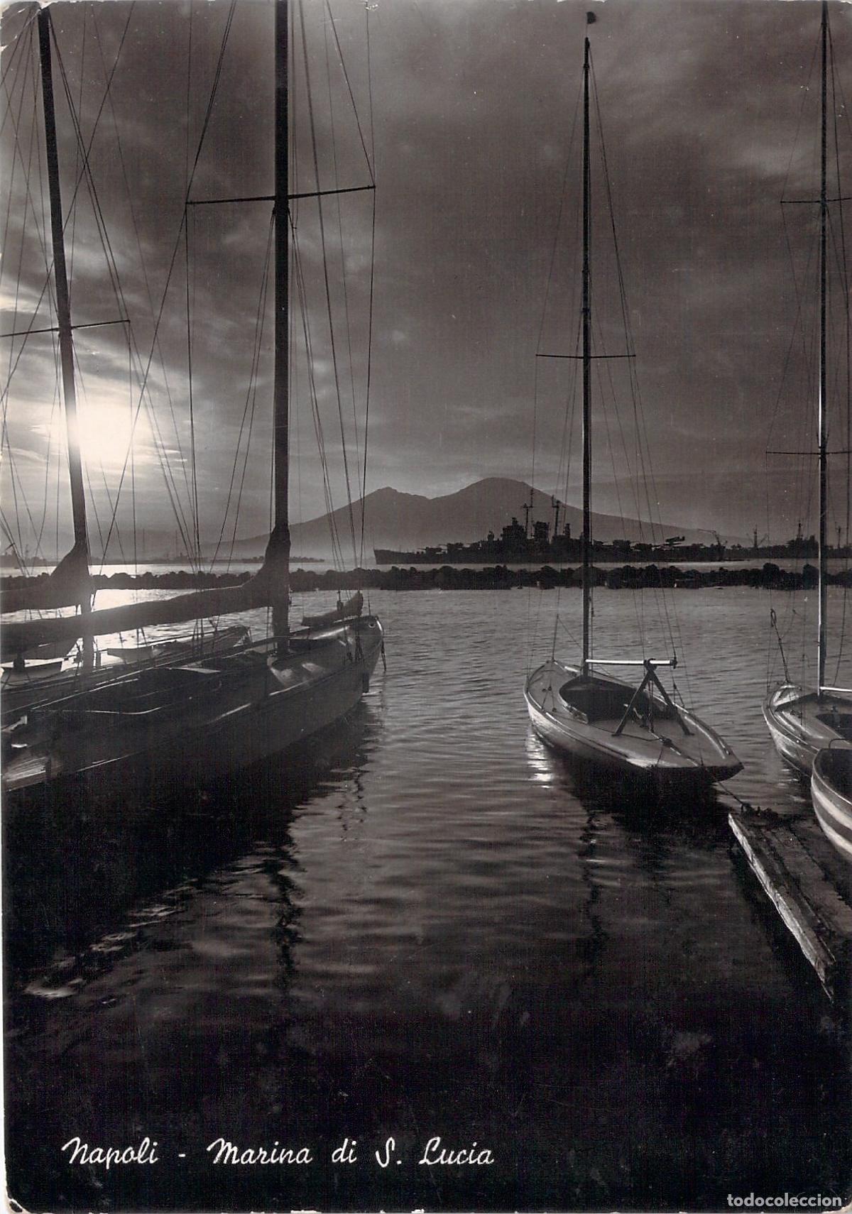 Postales: Postal de N&aacute;poles: Marina de Santa Lucia con Veleros y el Vesubio