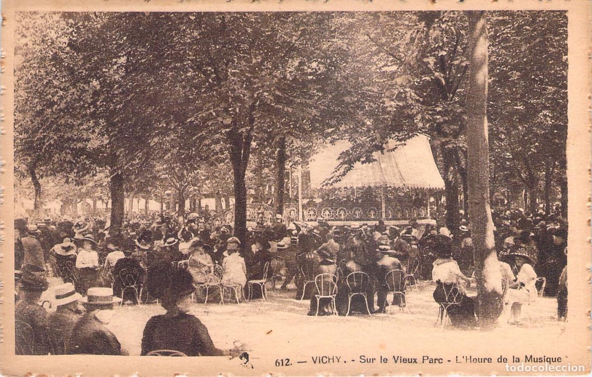 Postales: Postal Vichy Francia Sur le Vieux Parc L'Heure de la Musique