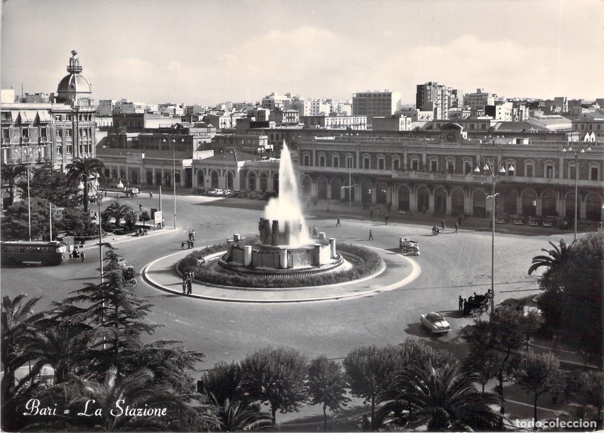 Postales: Postal de la Estaci&oacute;n de Tren de Bari y Fuente de la Plaza