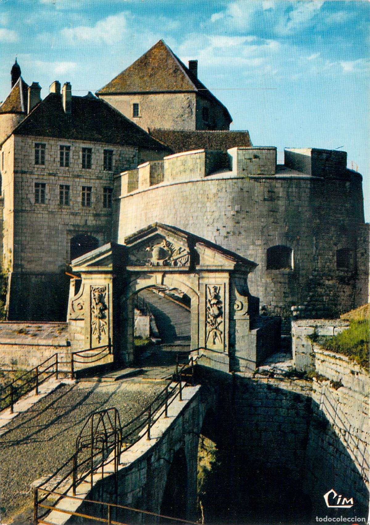 Postales: Postal del Castillo de Joux en Francia y la Puerta de Honor